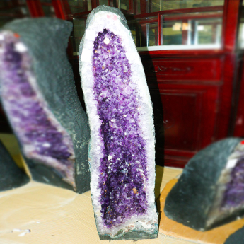 紫晶洞规格重量72.8公斤编号10001255