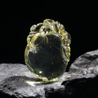 黄晶特色挂坠 规格26*36mm 重量 // 编码 93000763