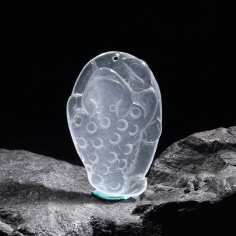 乳白晶特色挂坠 规格22*35mm 重量 // 编码 93000425