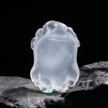乳白晶特色挂坠 规格29*43mm 重量 // 编码 93000541