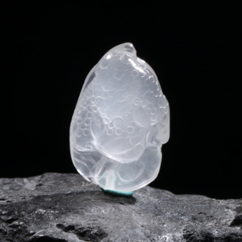 乳白晶特色挂坠 规格30*20*11.5mm 重量 // 编码 93000939