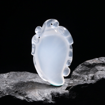 乳白晶特色挂坠 规格27*45mm 重量 // 编码 93000940