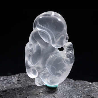 乳白晶特色挂坠 规格21*37mm 重量 // 编码 93001021