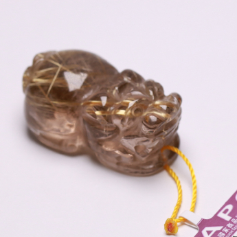 泰晶皮丘挂坠（板金） 规格34*19*19.5*mm 重量 16克 编码 92202063