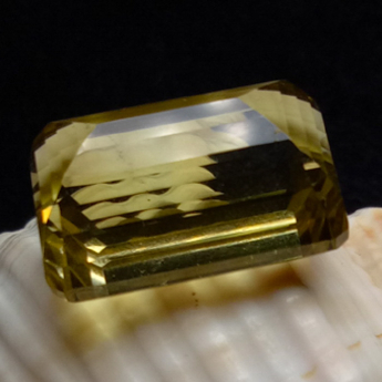 冰种黄晶戒面 规格22*14*12mm 重量 6.85克 编码 92200932