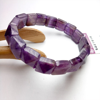 紫晶金字塔手链 规格10*10mm 重量 // 编码 82100020
