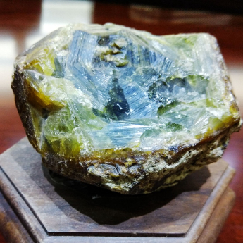 绿石榴原矿摆件（水晶大王收藏）（非卖品）规格8X5重量编号17003021