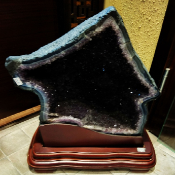 紫晶洞奇石(箭头)（水晶大王收藏）（非卖品） 17003106