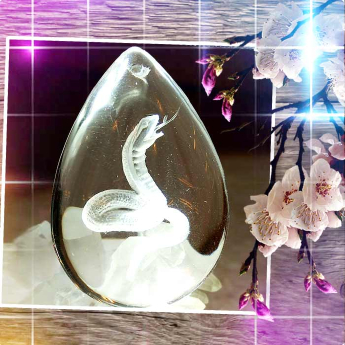 冰种白晶内雕生肖蛇挂坠取消 规格33*28mm 重量 // 编码 80000305