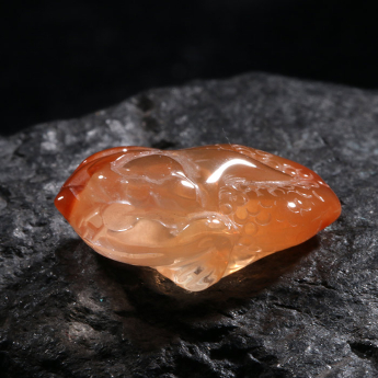 红兔毛金蟾挂坠 规格23*15mm 重量 /克 编码 93000121
