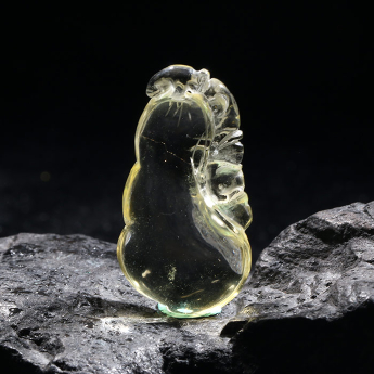 黄晶特色挂坠 规格22*43mm 重量 // 编码 93000039