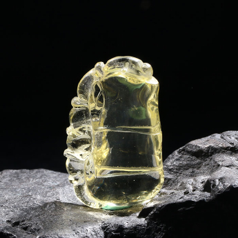 黄晶特色挂坠 规格40*25mm 重量 // 编码 93000108