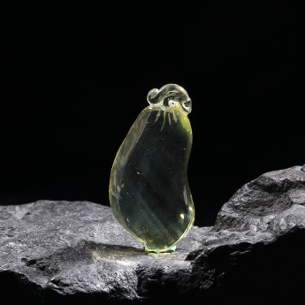 黄晶特色挂坠 规格3.6×1.8×0.95mm 重量 8克 编码 93000264