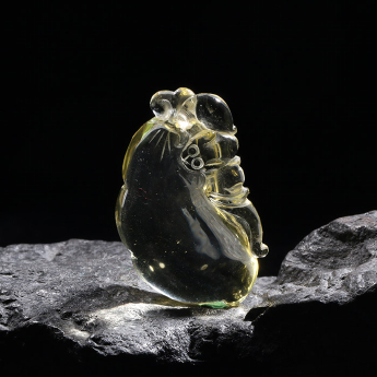 黄晶特色挂坠 规格4.2×2.55×1mm 重量 15.16克 编码 93000268