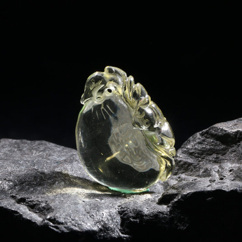 黄晶特色挂坠 规格3×2.2×1.05mm 重量 9.9克 编码 93000456