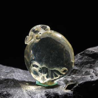 黄晶特色挂坠 规格22*26mm 重量 // 编码 93000459