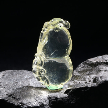 黄晶特色挂坠 规格43*24*21mm 重量 16.27克 编码 93000502