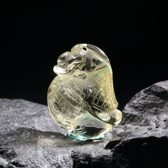 黄晶特色挂坠 规格21*28mm 重量 // 编码 93000785