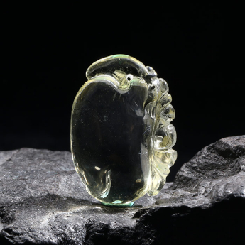 黄晶特色挂坠 规格24*34mm 重量 // 编码 93000965
