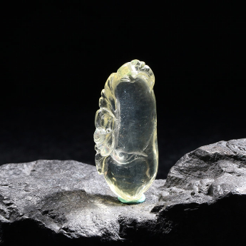 黄晶特色挂坠 规格19*39mm 重量 // 编码 93000971