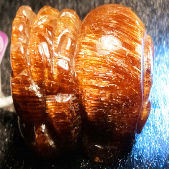 顶级猫眼金铜顺发皮丘挂坠（超大30B2) 规格33*19*15mm 重量 18.82克 编码 92251374