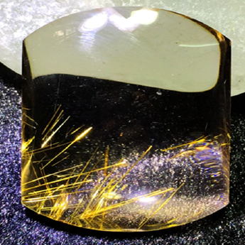 冰种金发晶梯形无字牌挂坠（146#茶） 规格46*33mm 重量 41.14克 编码 19000109