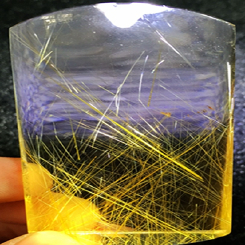 冰种金发晶梯形无字牌挂坠（112#茶） 规格56*36mm 重量 41.46克 编码 19000156