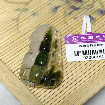 绿碧玺特色挂坠 规格21*40mm 重量 13克 编码 93000161