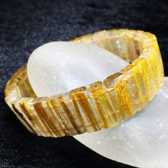泰晶手排形手链 规格18*8*5mm 重量 50.27克 编码 92106876