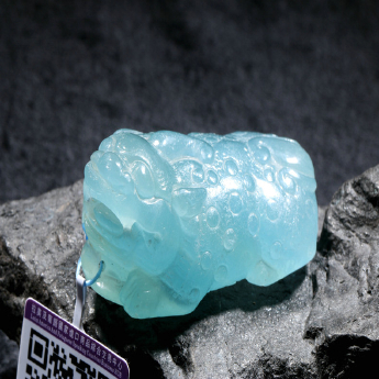 海蓝宝皮丘王挂坠 规格57*32*24mm 重量 60.08克 编码 80000917