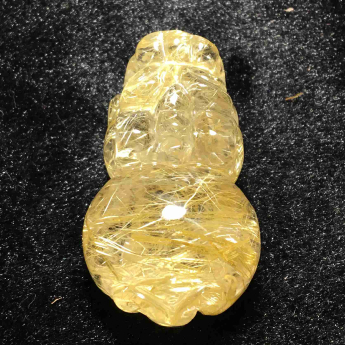 泰晶皮丘挂坠 规格47*28*23mm 重量 44.81克 编码 92202405
