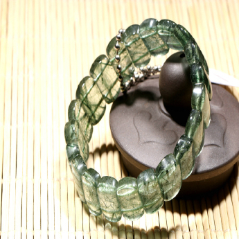 绿碧发圆扁形手链 规格14*10mm 重量 36.2克 编码 92000157