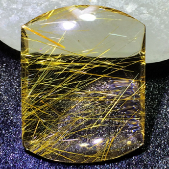 冰种金发晶梯形无字牌挂坠（19#茶） 规格44*28mm 重量 25.59克 编码 19000138