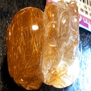 顶级猫眼金铜顺发皮丘挂坠（顶大40B9) 规格31*18*15mm 重量 17.24克 编码 92251277