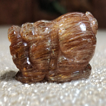 顶级猫眼金铜顺发皮丘挂坠（顶大40B3) 规格23*16*18mm 重量 18.84克 编码 92251271