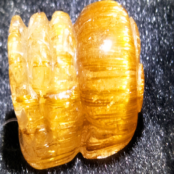 顶级猫眼金铜顺发皮丘挂坠（顶大38B15) 规格29*19*15mm 重量 15.95克 编码 92251298