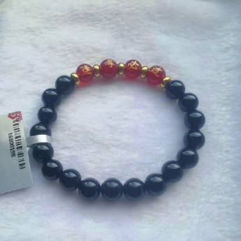 红玛瑙或黑玛瑙圆珠(逢考必胜.金榜题名）手链一条 规格主珠8mm 重量 /克 编码 16800198（多种搭配看图选款）