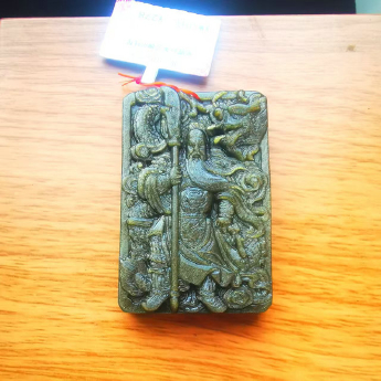 金曜石关公牌形挂坠 规格57*37*10mm 重量 36克 编码 82200315