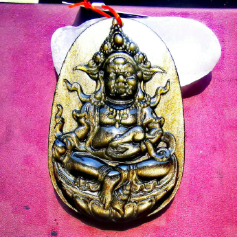 金曜石密宗财神牌形挂坠 规格61*40*12mm 重量 39克 编码 82200990