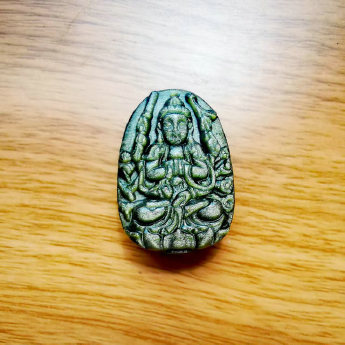 金曜石千手观音挂坠（小） 规格高38宽27mm 重量 18克 编码 82200686