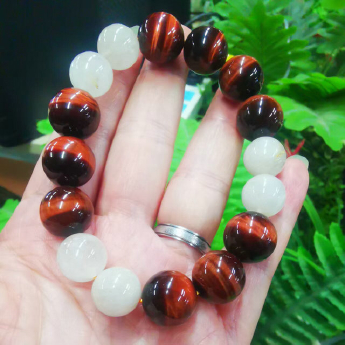 红虎晶圆珠+配饰或配珠手链（鸿运当头） 规格14mm 重量 /克 编码 16800055（多种搭配看图选款）