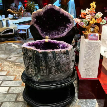 超级聚宝盆晶王（水晶大王藏品） 规格73*50连木座总高130cm 重量 // 编码 19003244