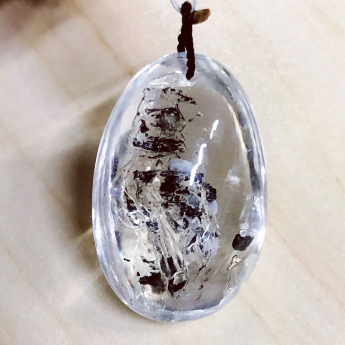 黑鲨多水胆水滴形挂坠 规格8.1-10gmm 重量 // 编码 61001080