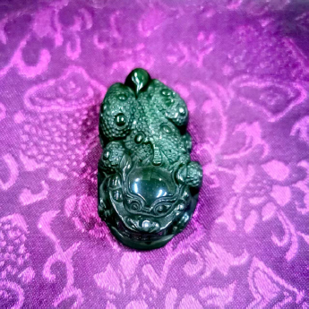黑曜石霸王皮丘挂坠 规格40*25*14mm 重量 /克 编码 82102372