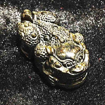 金曜石霸王皮丘挂坠 规格40*25*14mm 重量 /克 编码 82102371