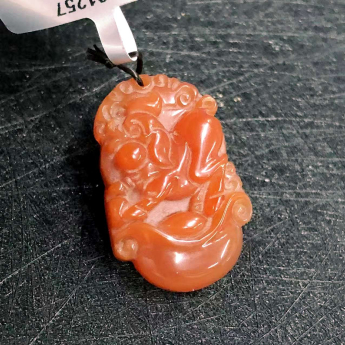 红玛瑙生肖猪挂坠 规格33*21*7mm 重量 8.96克 编码 90001257