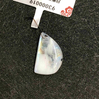 月光石特色挂坠 规格12*19mm 重量 /克 编码 93000019