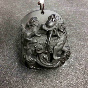 冰种黑曜岩挂坠马上发 规格52*34mm 重量 /克 编码 90000225
