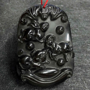 冰种黑曜岩(兔，羊，猪)挂坠 规格39*55*12mm 重量 41.3克 编码 62000214