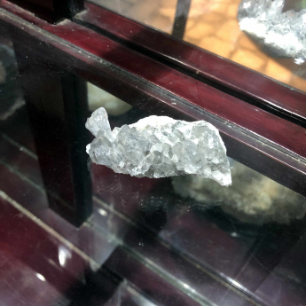 白晶簇 规格69*33mm 重量 0.056/ 编码 22003926